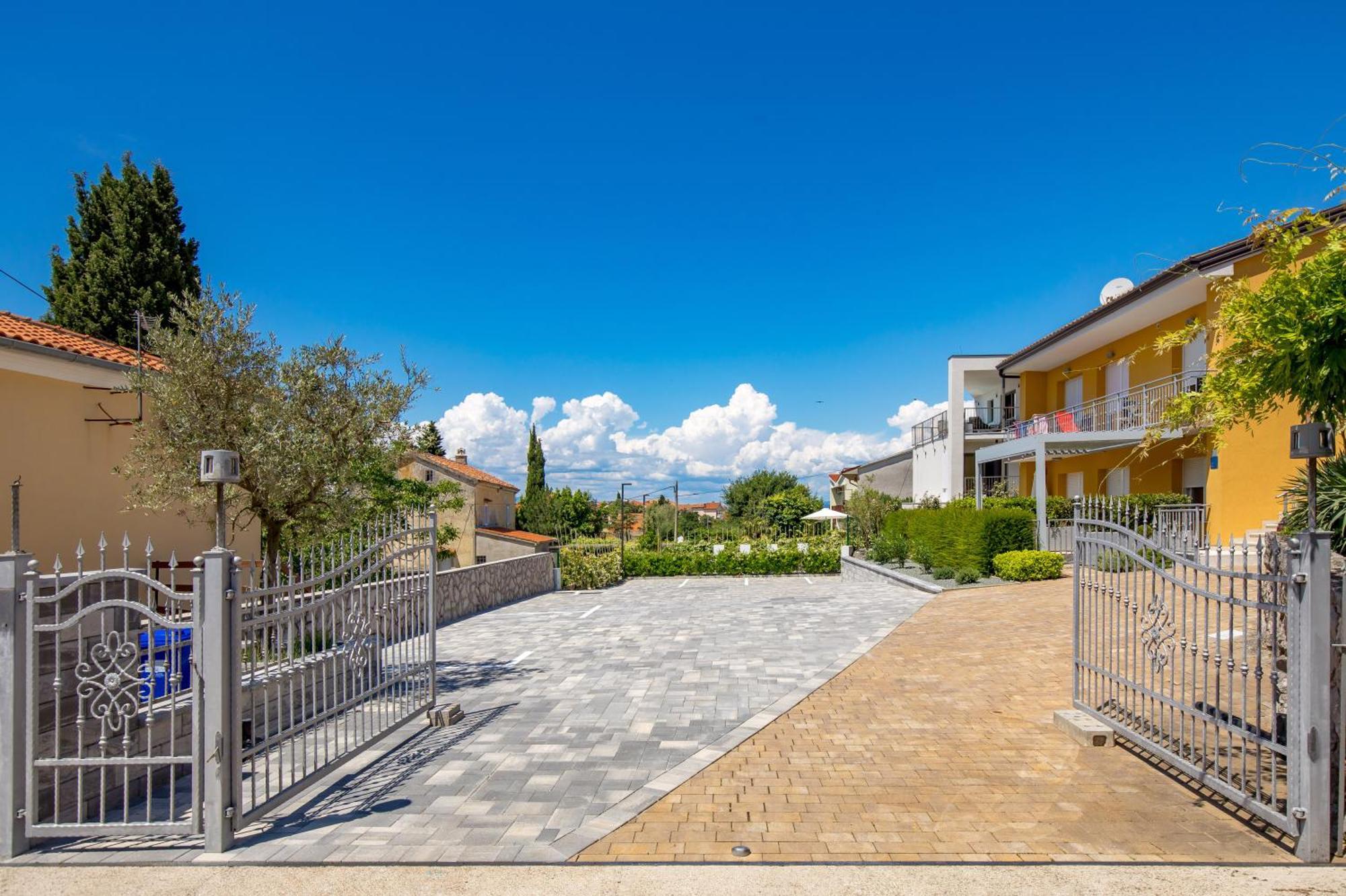 Appartments Adriatic Omisalj Exterior photo